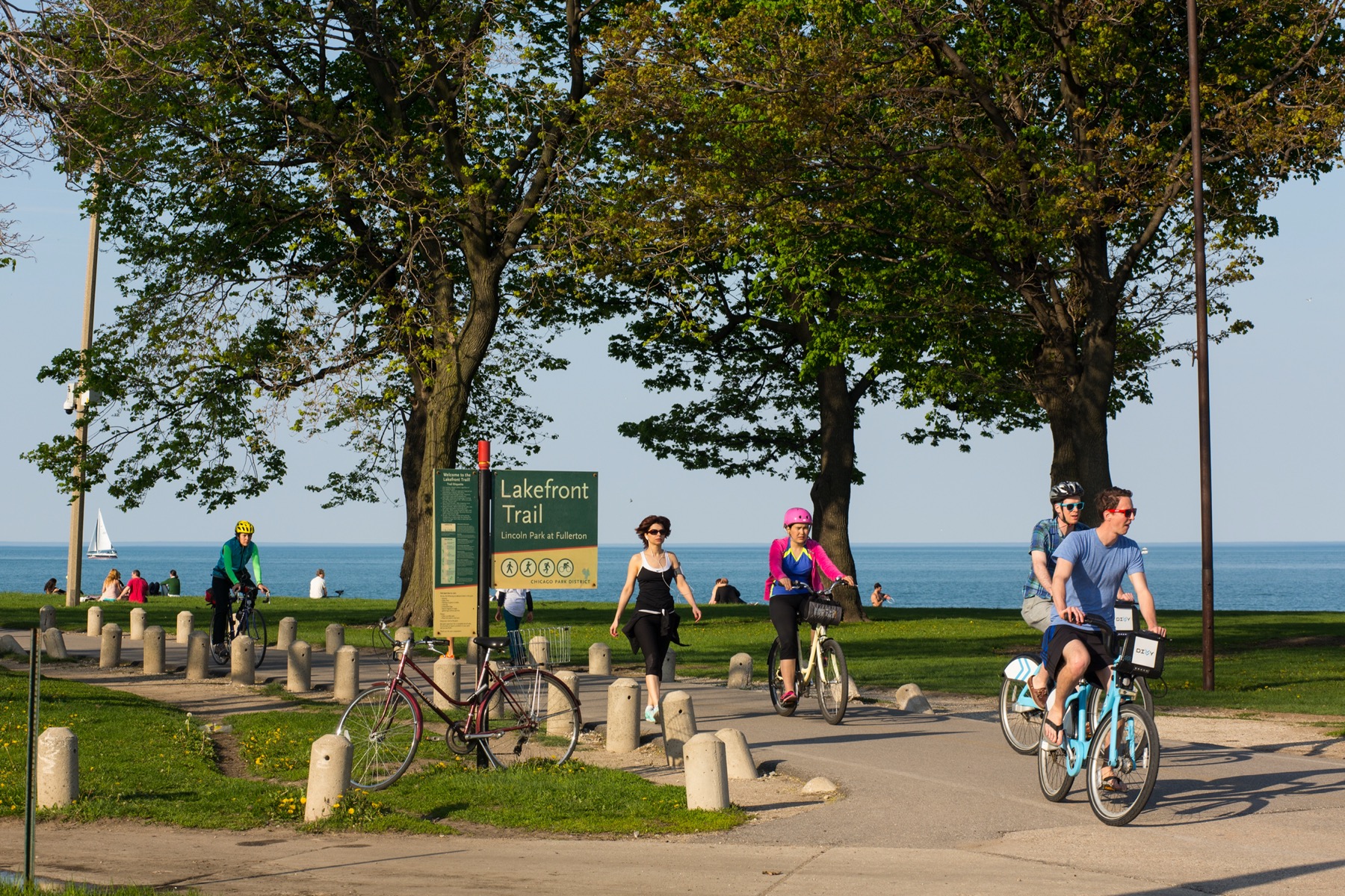 Walking and biking the Chicago Lakefront Trail in Lincoln Park