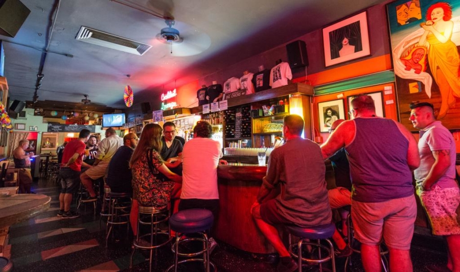 chicago gay bar shames trans