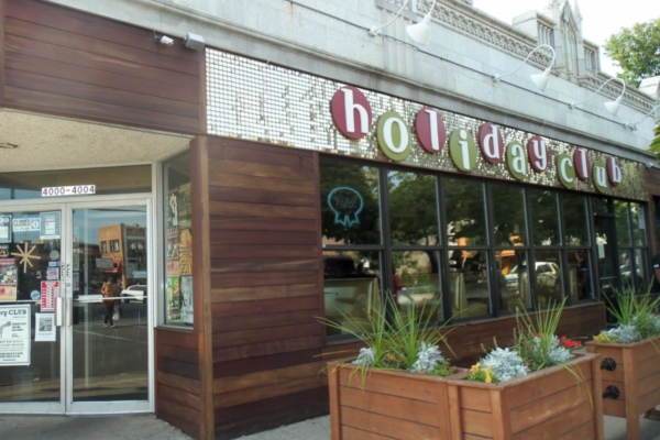 14 Chicago neighborhood bars where you can drink like a local