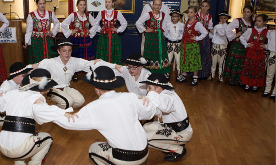 Traditional Polish dancers