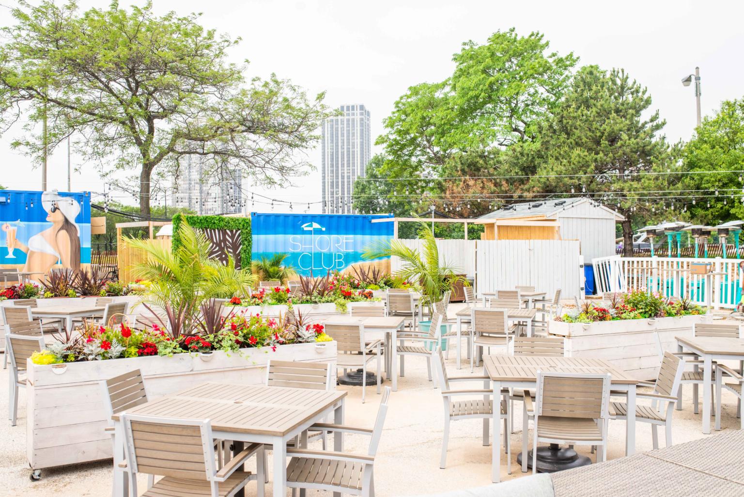 restaurants near chicago yacht club