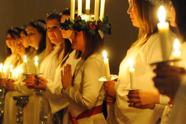 Swedish_American_Museum_Lucia_Procession_ed29a713-623d-4fd8-8aee-9b0d68dcc948