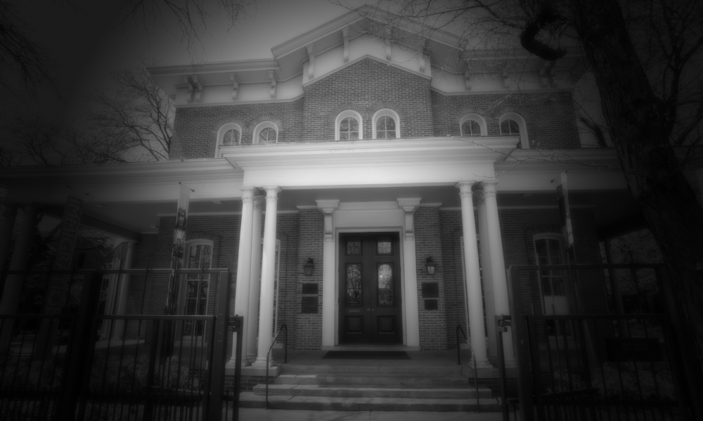 Black and white picture of Hull House at night