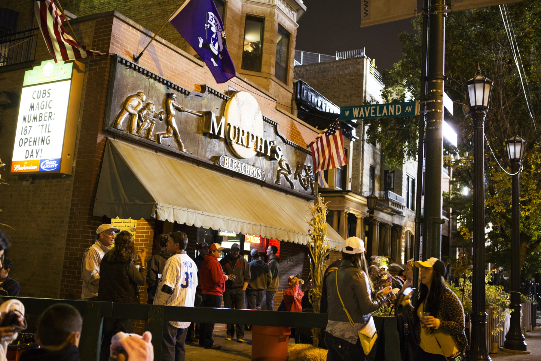 Chicago Cubs open team store on Mag Mile