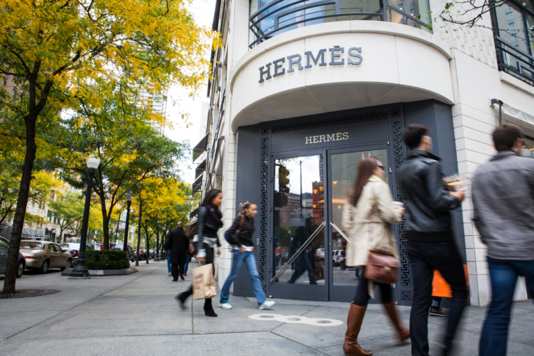 Luxury Shopping in Chicago’s Oak Street District Choose Chicago