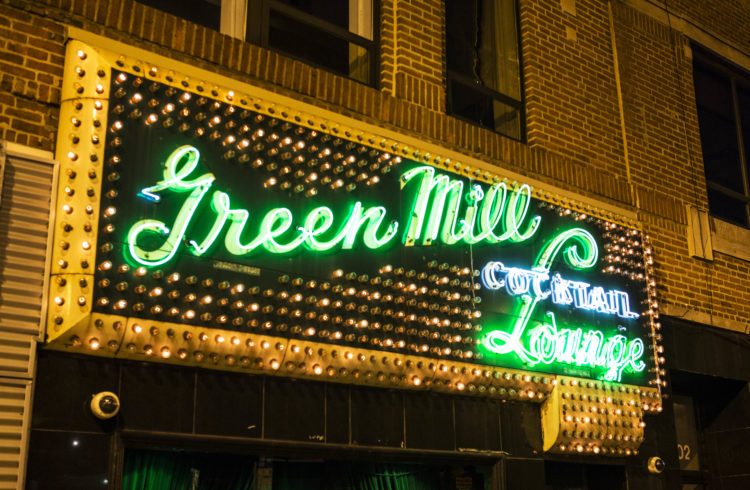 The Cubs/Sox Rivalry is Showcased On A Pair Of Neighboring Garages on  Chicago's South Side 