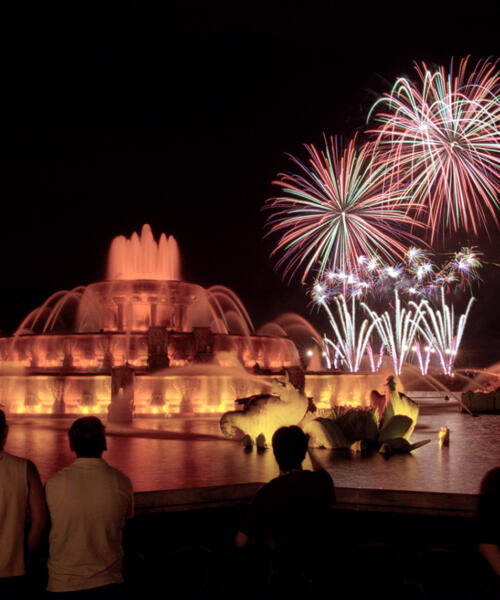Fireworks over Buckingham Fountain on the Fourth of July in Chicago