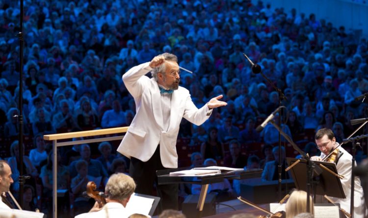 Carlos Kalmar Conducting Grant Park Music Festival