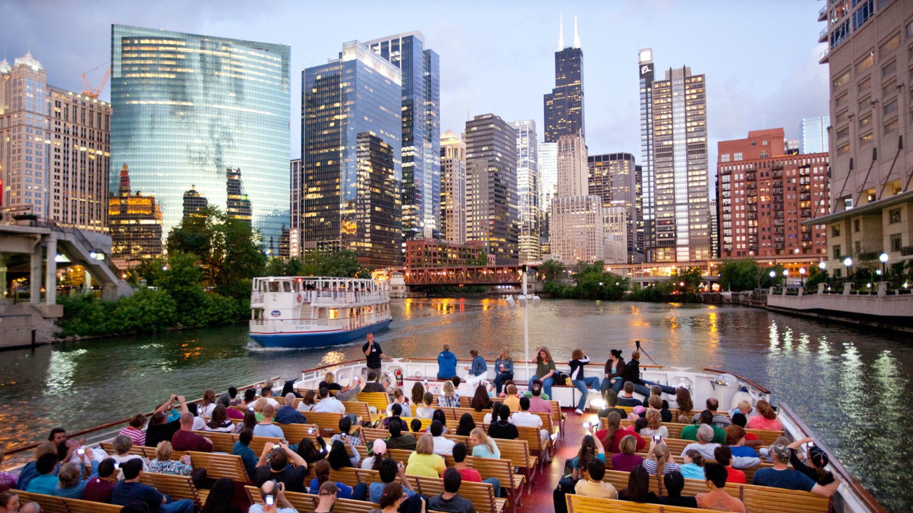 Shoreline Sightseeing Spanish Language Architecture River Tours