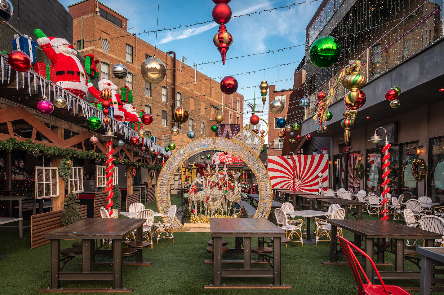 17 Best Christmas Bars in Chicago | Holiday Pop-up Bars 2023 | Choose ...