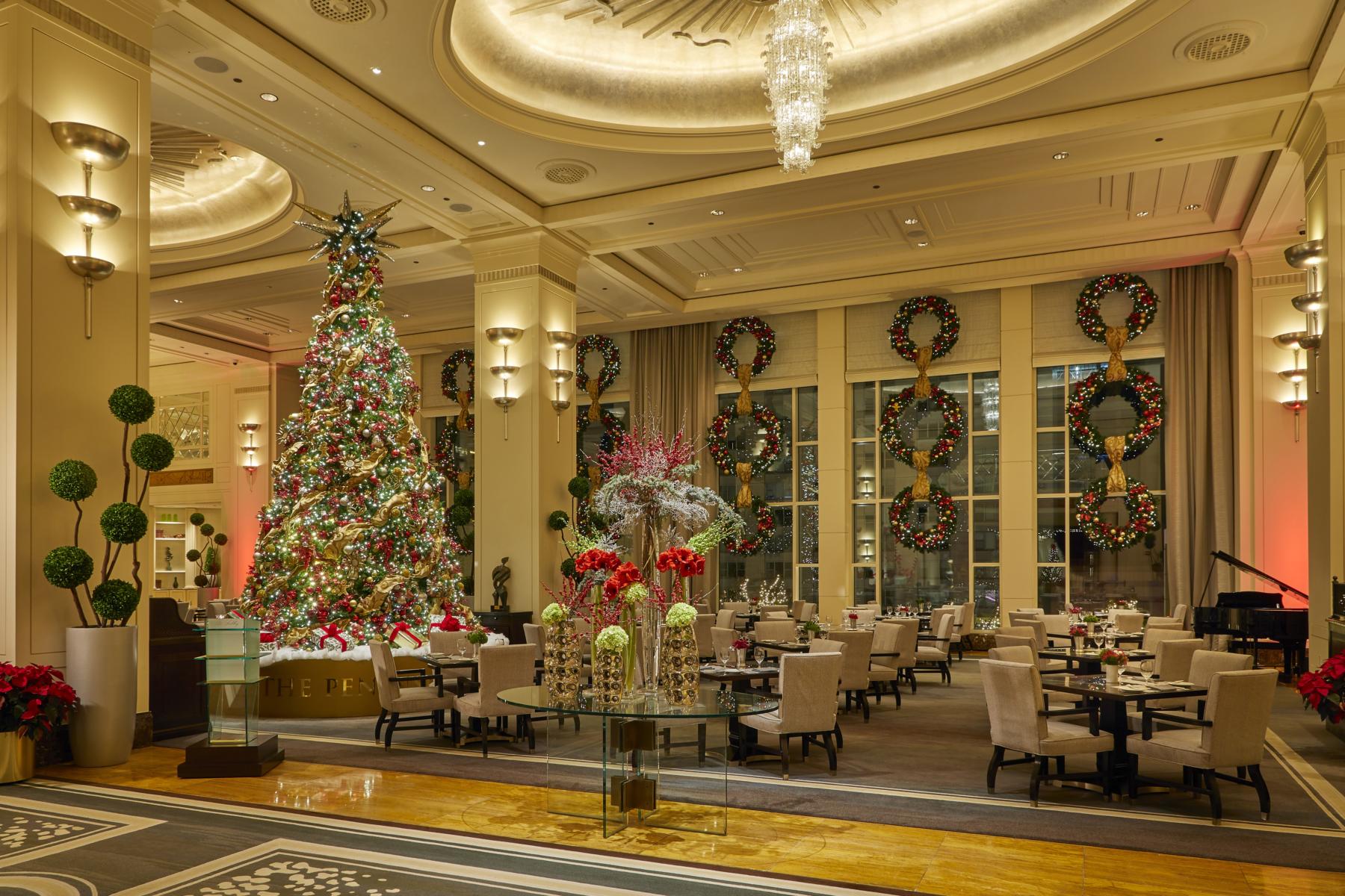 The Peninsula Chicago Lobby_Holiday_photo by Neil Burger
