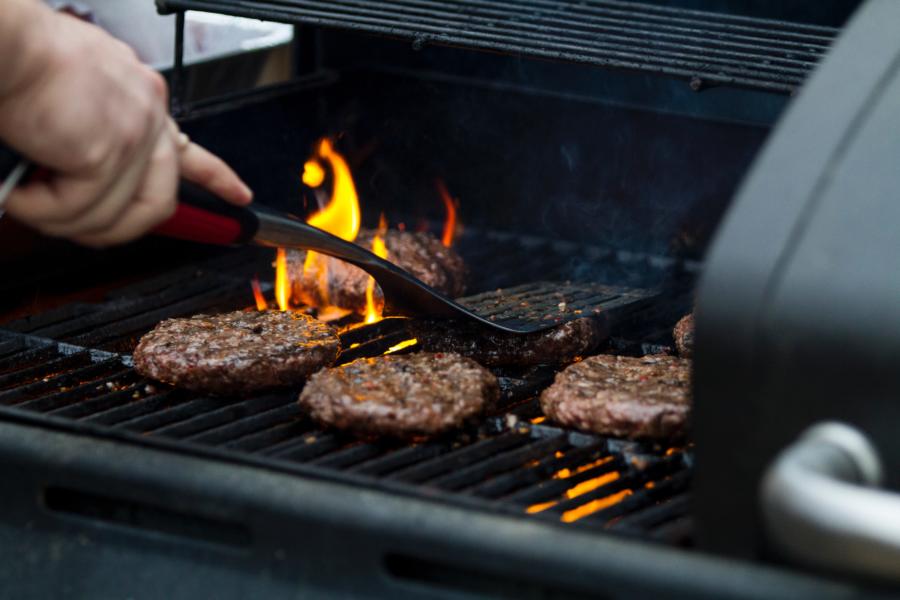 Grilling burger