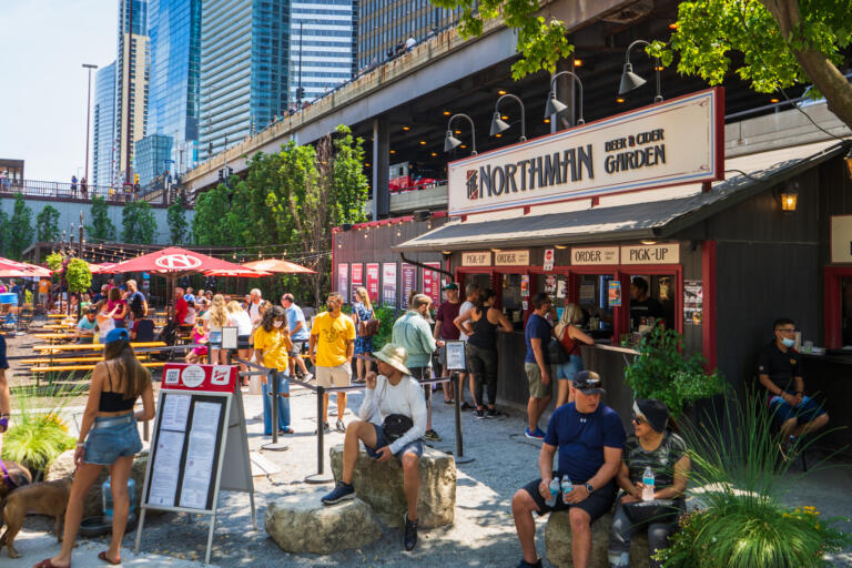 Chicago Riverwalk restaurants and bars Choose Chicago