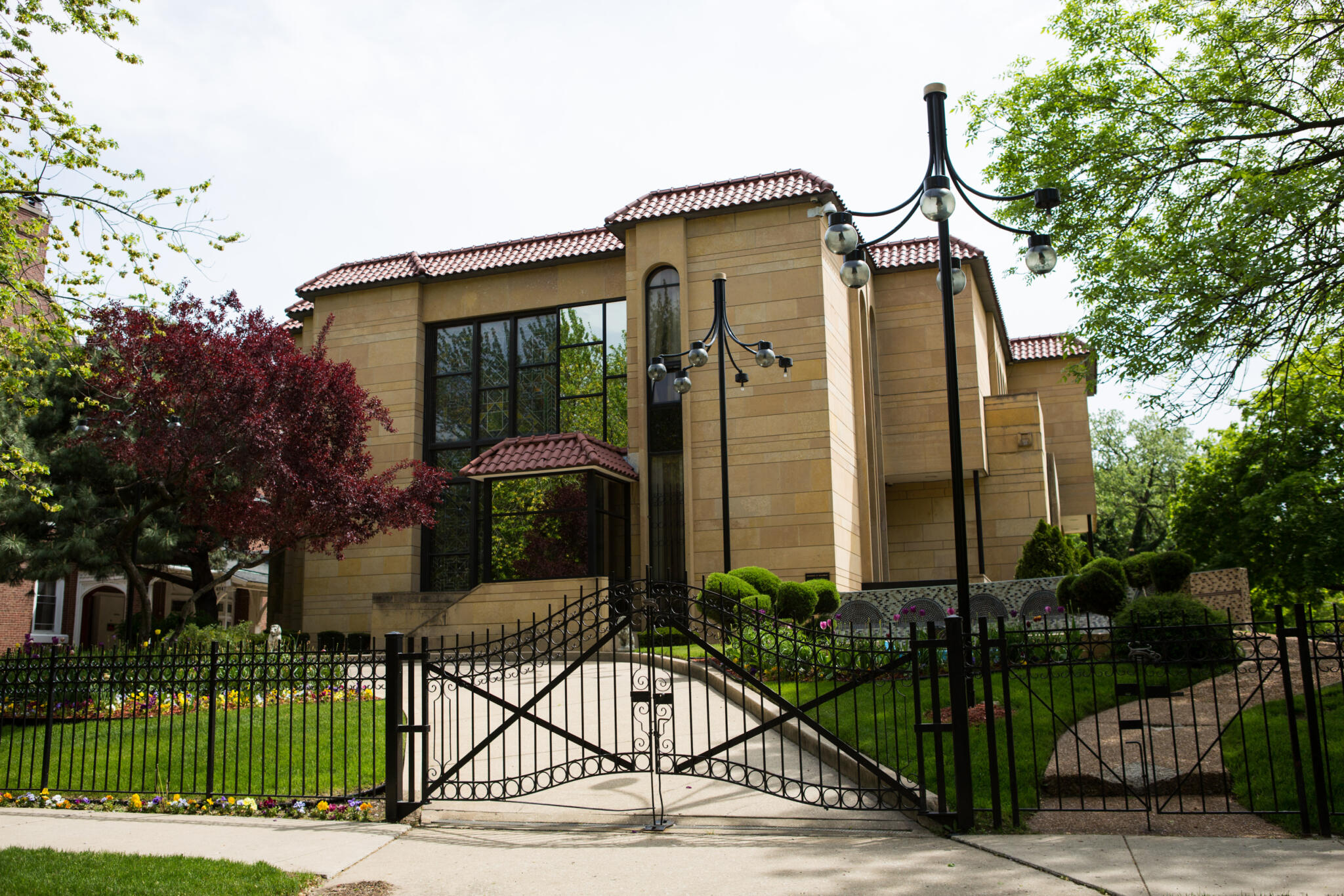 Take a walking tour of Chicago's Kenwood neighborhood Choose Chicago