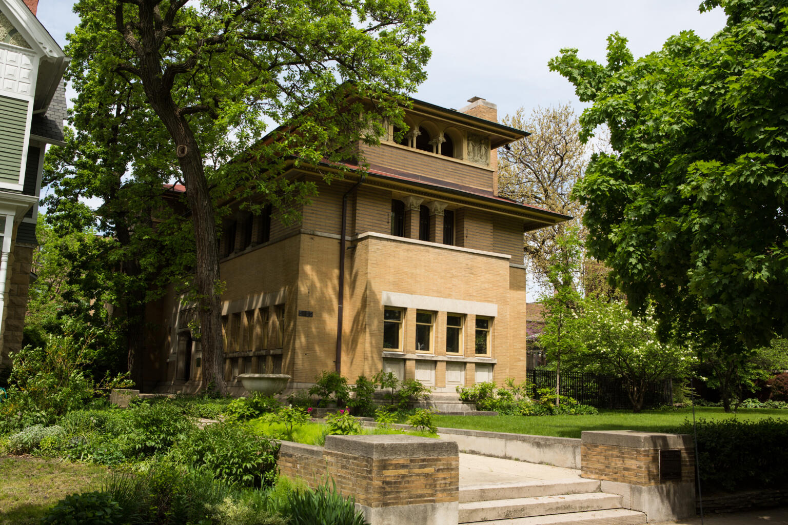 Take a walking tour of Chicago's Kenwood neighborhood Choose Chicago