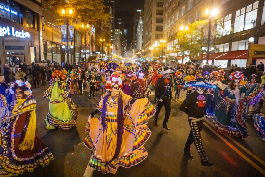 Chicago Halloween Bar 2024 Bird Kassie   Day Of The Dead Lights Big Group James Richard IV Photography Copy 900x600 