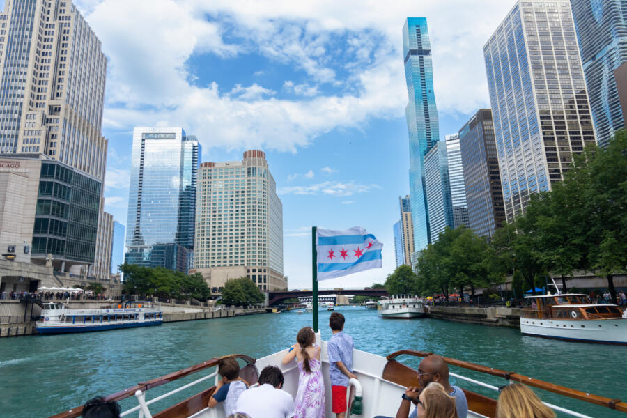 Chicago First Lady Cruises on the Chicago River