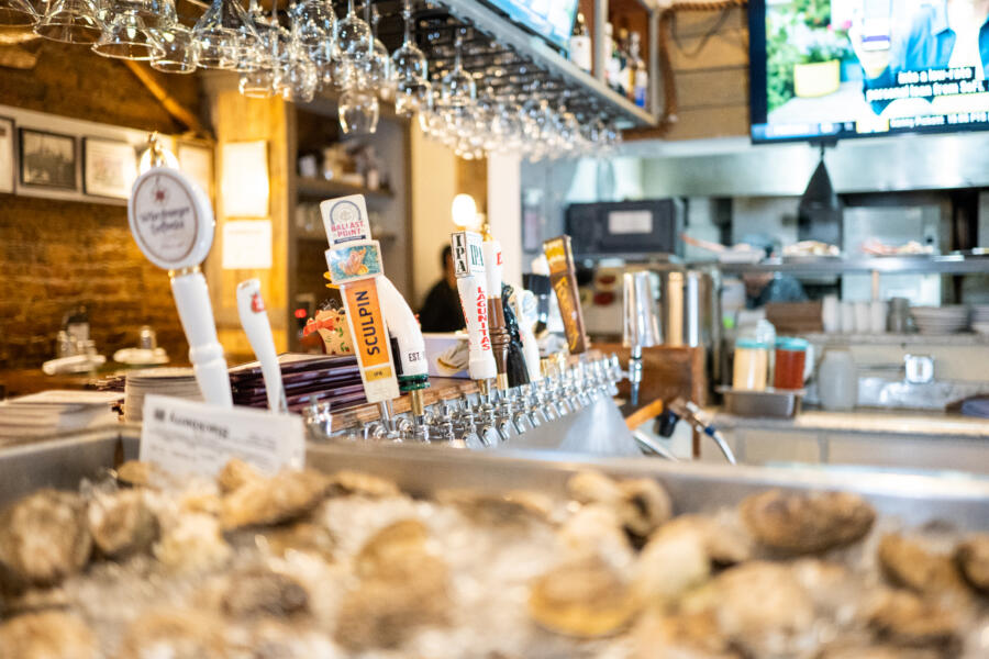 King Crab Chicago's Oyster Bar/What's on Tap