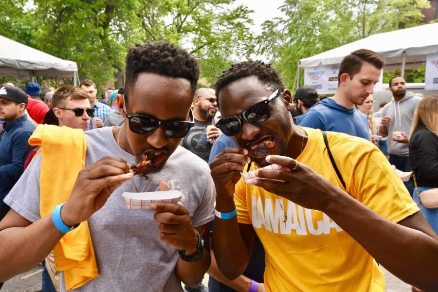 Friends eat wings at WingOut Chicago