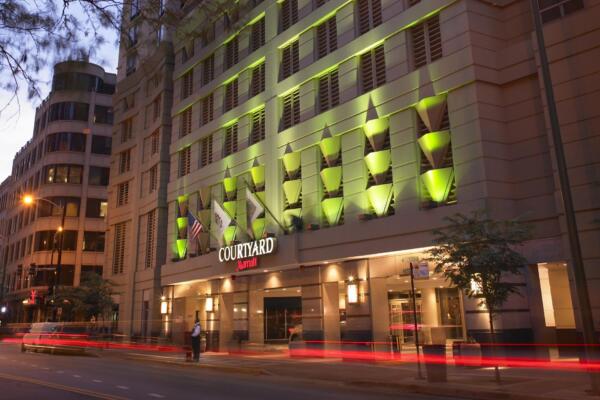 Courtyard Chicago Downtown/River North