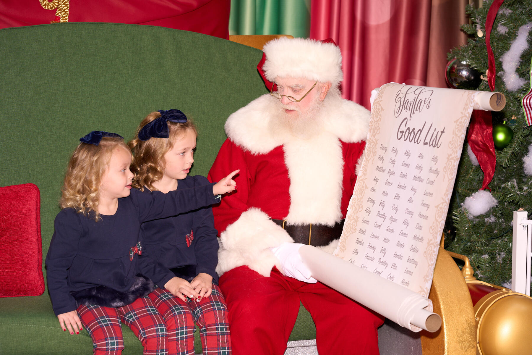 Visits with Santa at Fashion Outlets of Chicago 4. Credit Village of Rosemont