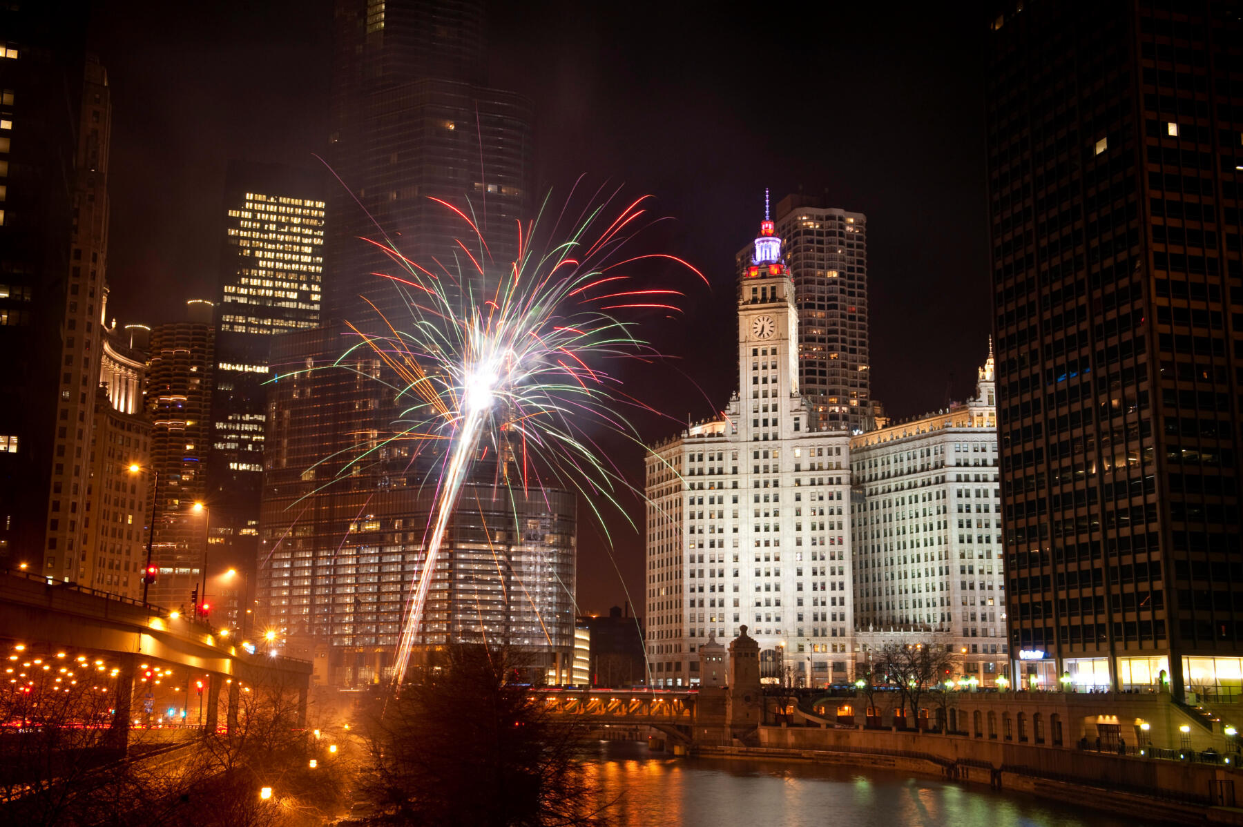 NYE fireworks Chicago River