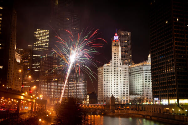 NYE fireworks on the Chicago River