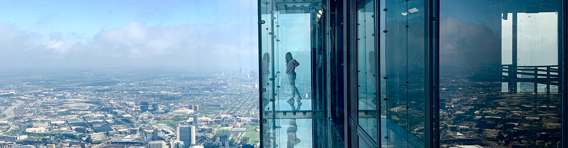 Experience Skydeck Chicago and The Ledge