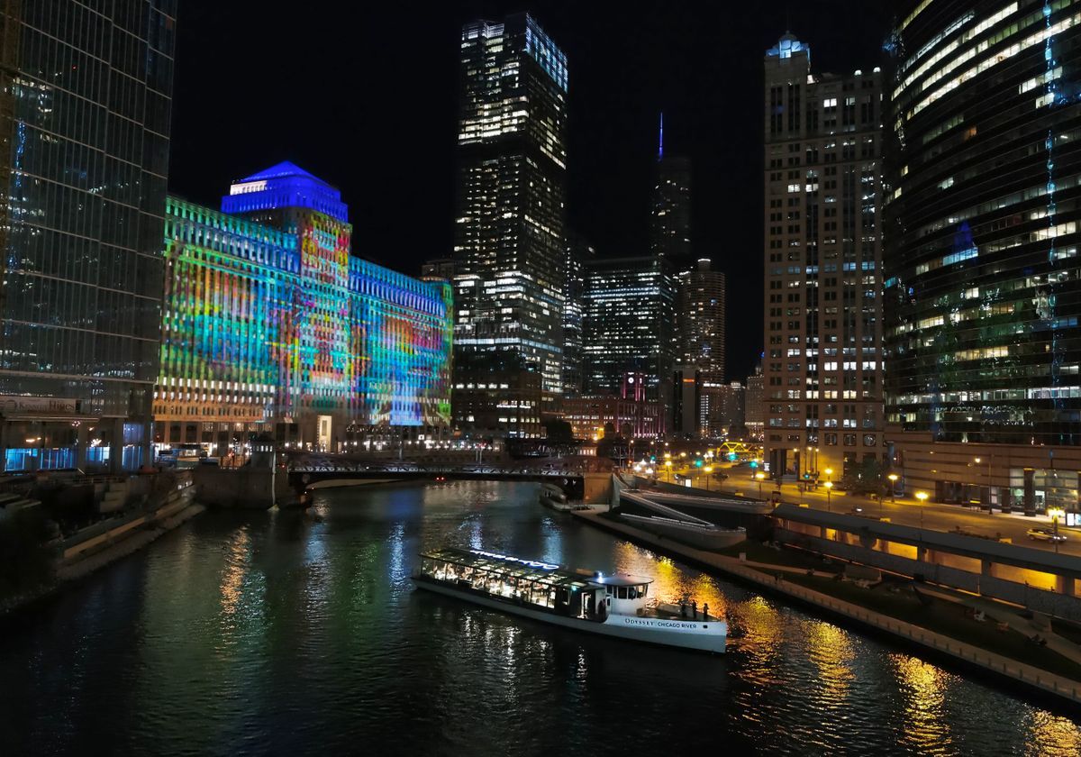 Independence Day Premier Plus Fireworks Dinner Cruise on the Chicago River 2