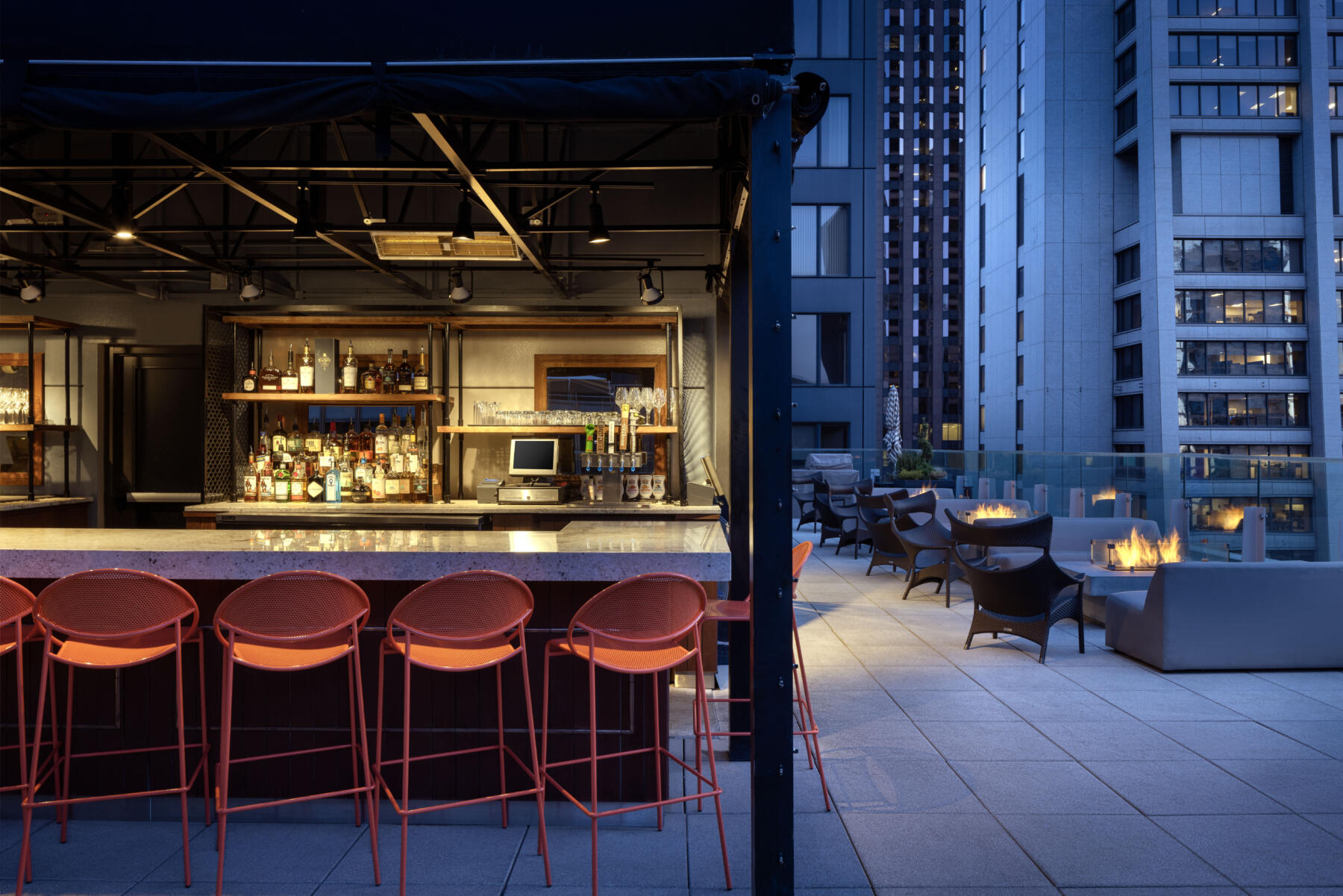 chicago-hotels-with-rooftop-bars-choose-chicago