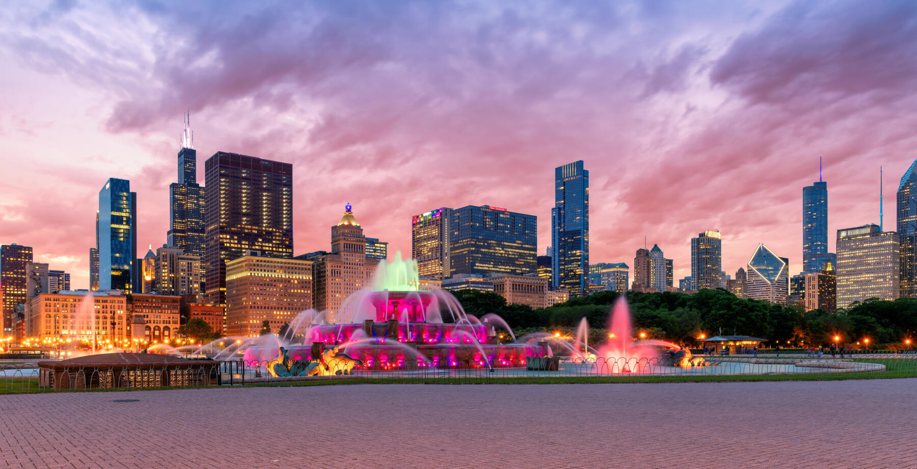 Chicago City and Buckingham fountain at sunset in Chicago, Illinois