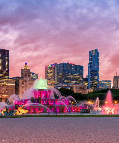 Panoramic view of Chicago and the Buckingham fountain at sunset in Grant Park, Chicago, Illinois