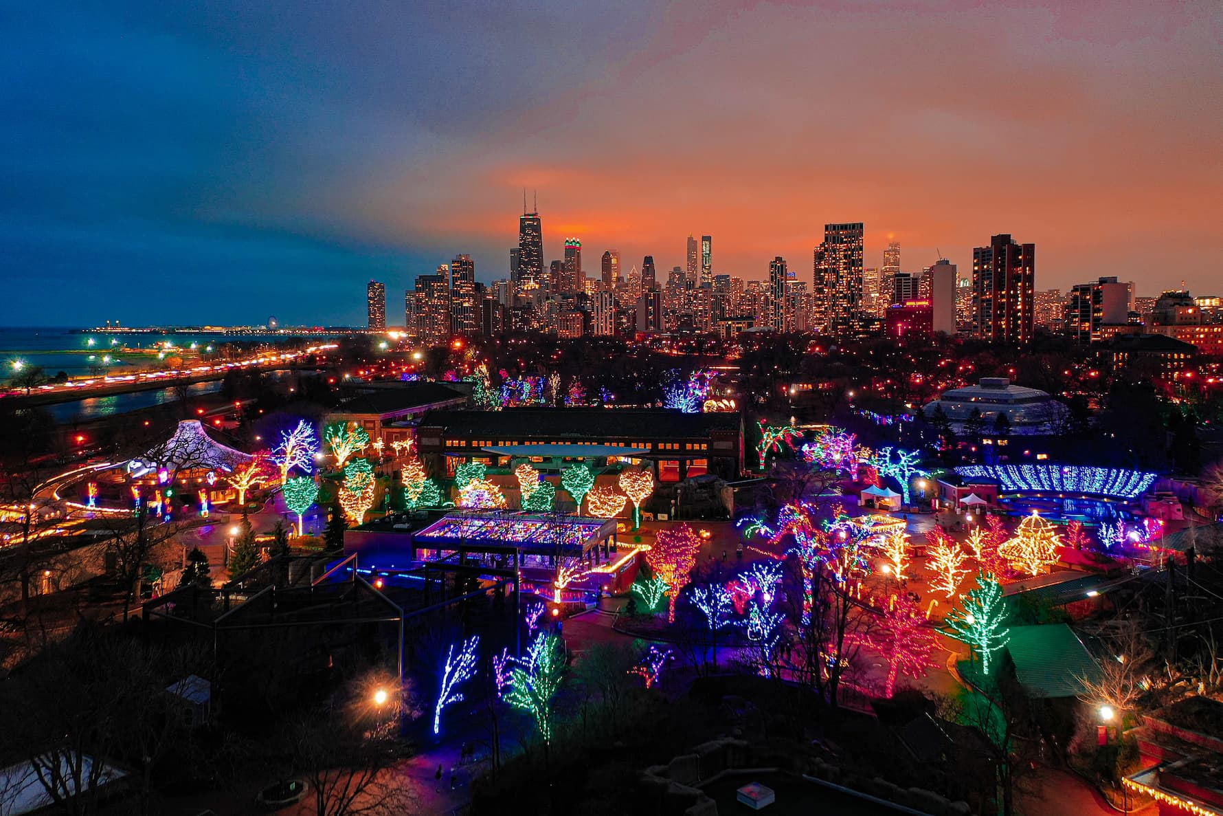 ChicagoSunset-NorthAvenueBeach-LincolnParkZoo-ZooLights-20211215-VTJ0593_optimized