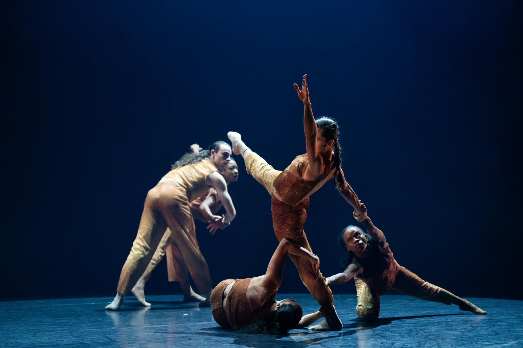 Hubbard Street Dancers Aaron Choate, Michele Dooley, Cyrie Topete, Jacqueline Burnett, and Simone Stevens in ‘Into Being’ by FLOCK. Photo by Michelle Reid