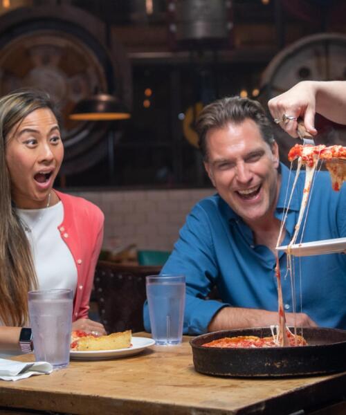 Legendary Eats: Chicago’s Iconic Food Crawl 