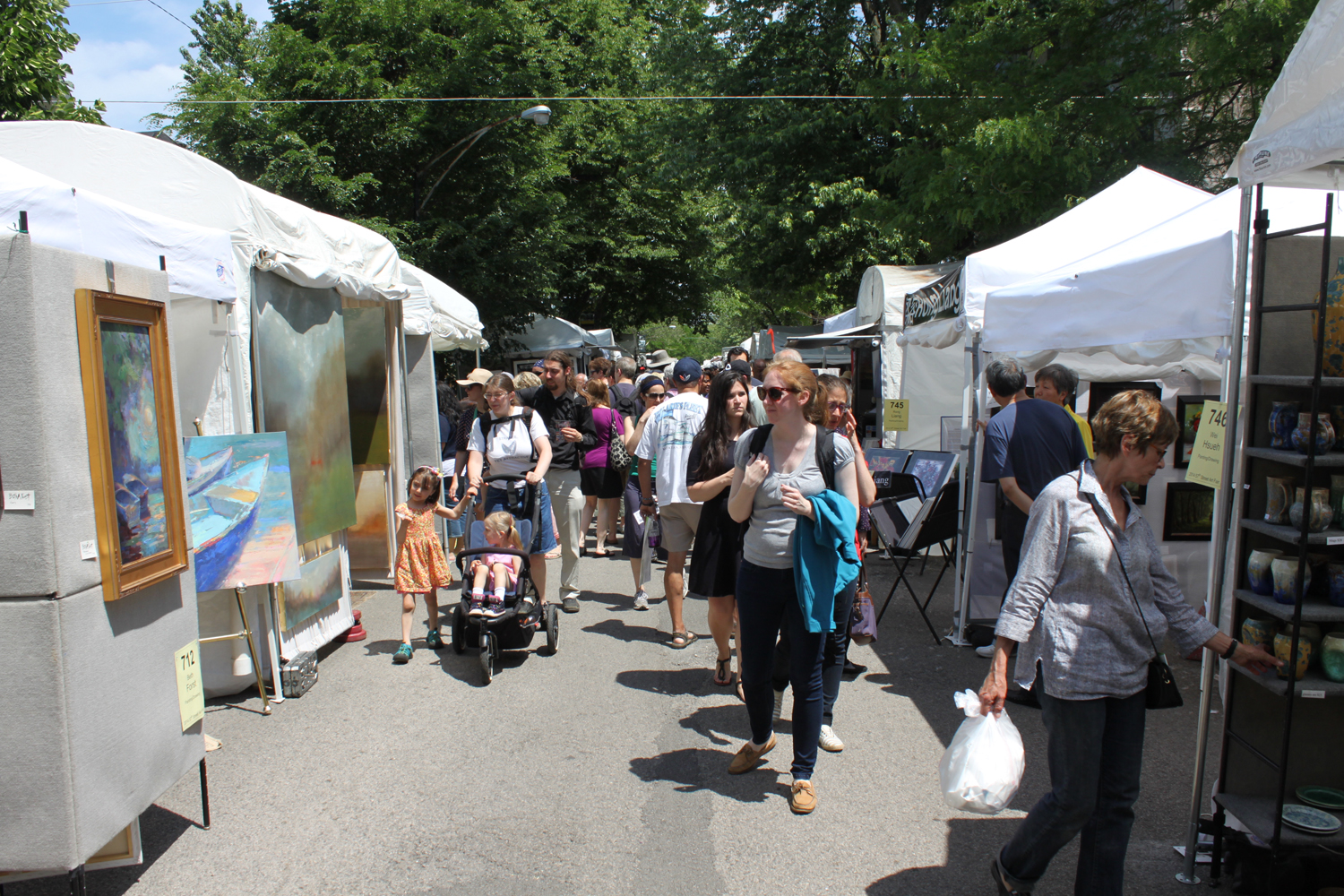 57th ST Art Fair crowd shot