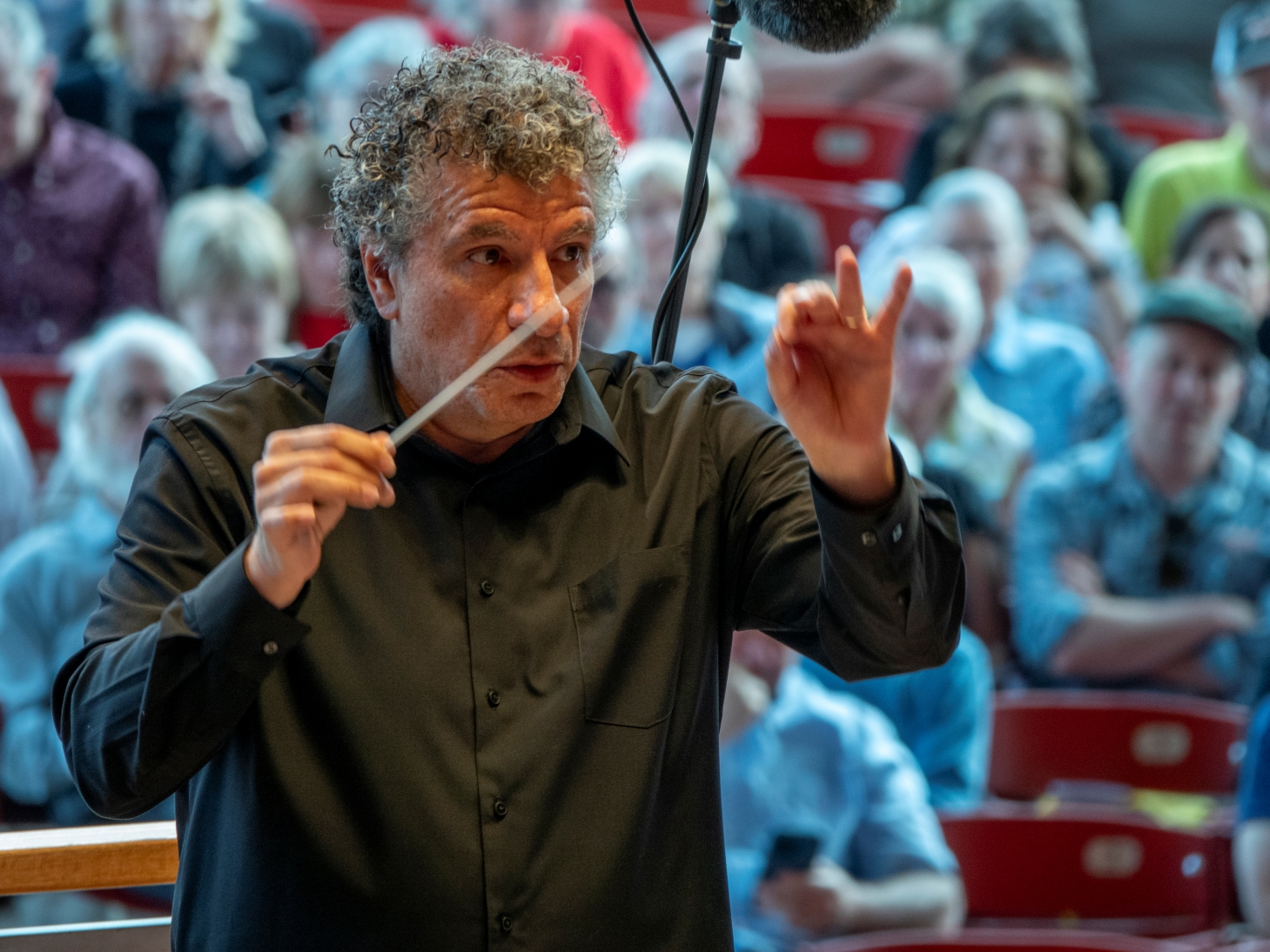 _Pictured Giancarlo Guerrero conducting GPMF in Shostakovich Symphony No. 5 in July 2024. Photo by Charles Osgood
