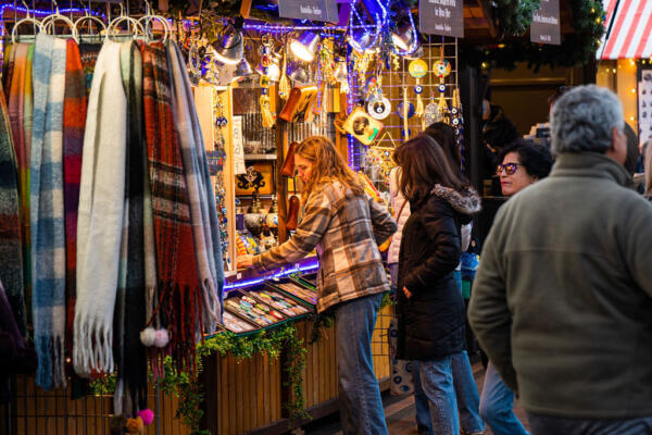 Christkindlmarket Wrigleyville Market Scene3