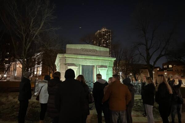 Halloween Chicago Ghost Tour & Hunt: Lincoln Park Hauntings by American Ghost Walks