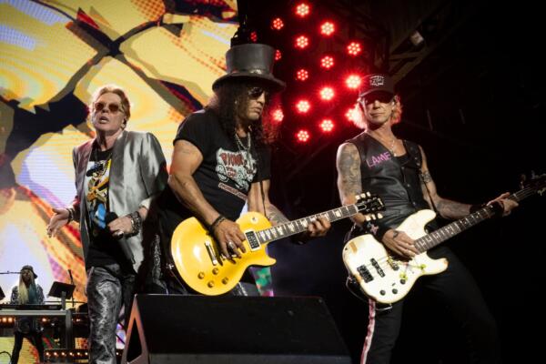 Guns N’ Roses Live In Chicago