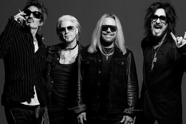 Mötley Crüe Live In Chicago – The Return Of The Carnival Of Sins Tour