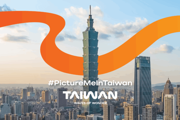 #PictureMeInTaiwan at Chicago Union Station