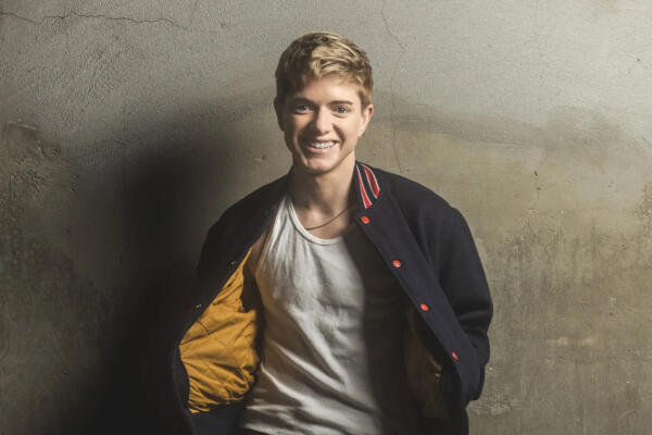 Mae Martin – The Possum