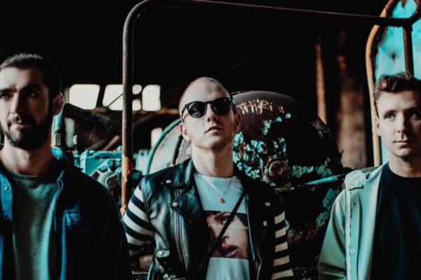 Two Door Cinema Club – Tourist History Tour