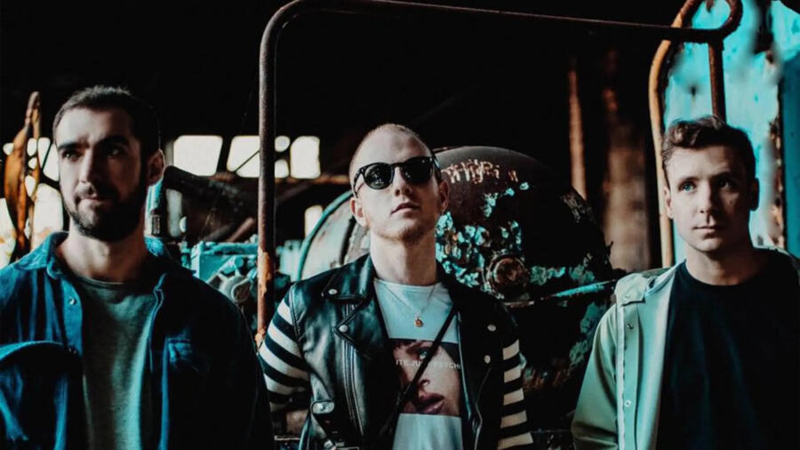 Two Door Cinema Club – Tourist History Tour