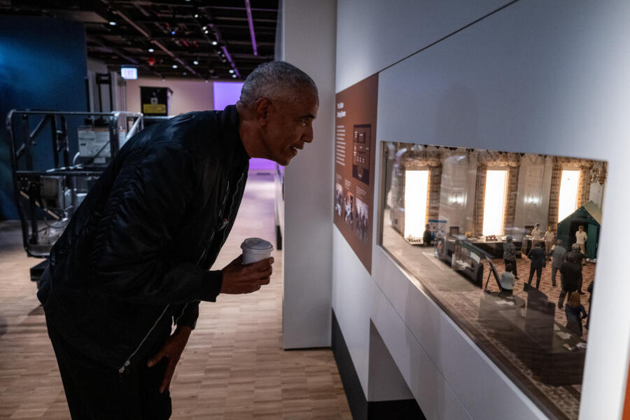 Obama tours the The Obama Presidential Center
