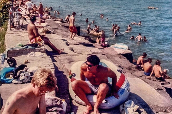 The Belmont Rocks crowd, historic photo