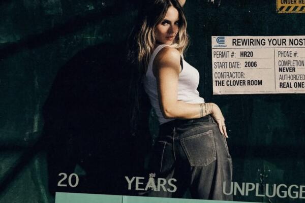 Joanna “JoJo” Levesque – Chicago, IL – The High Road Tour: 20 Years Unplugged