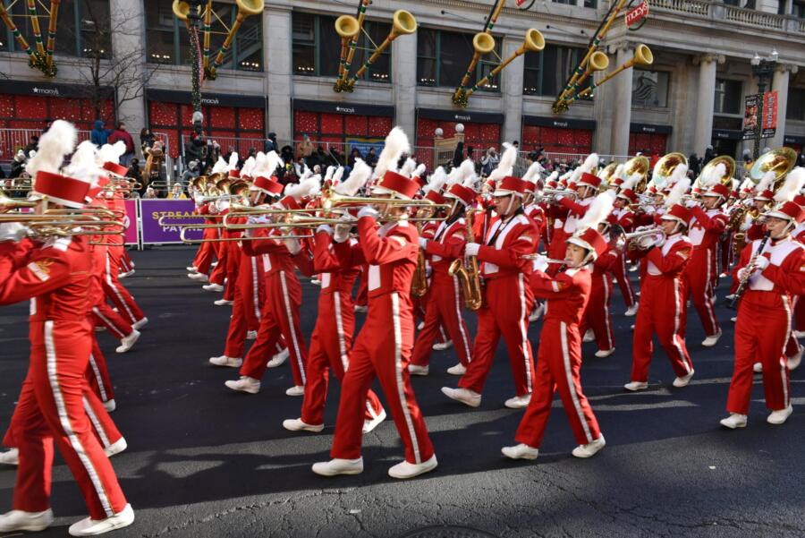 A huge group of marching band members play their instruments during the Chicago Thanksgiving Parade.